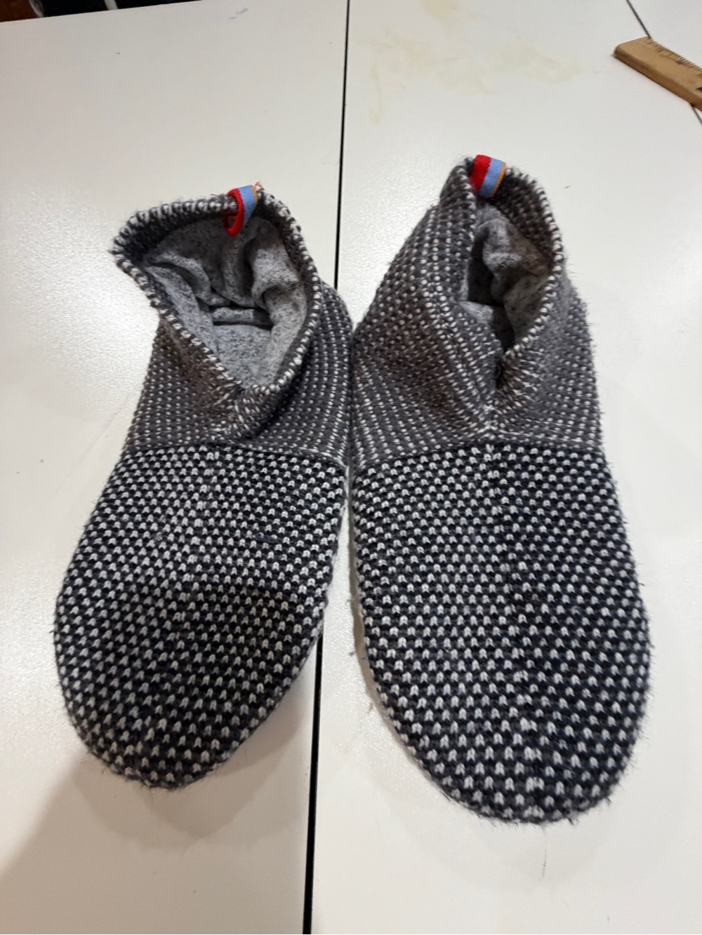 Bombas Gray Black Knit Slipper Socks size large